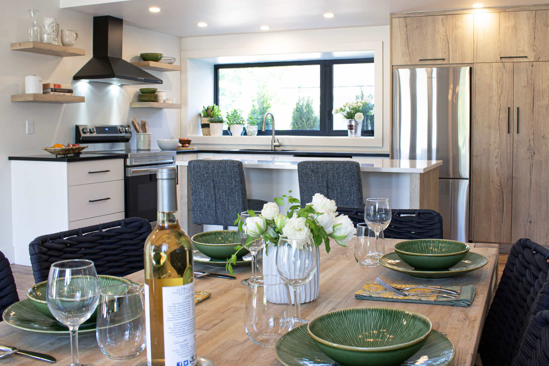 Chardonnay Dining and Kitchen Areas